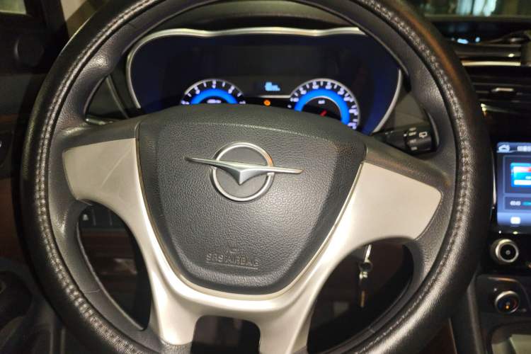 Used Haima V70 2016 2.0L Manual - Enjoyment Version 6 Seats Steering Wheel