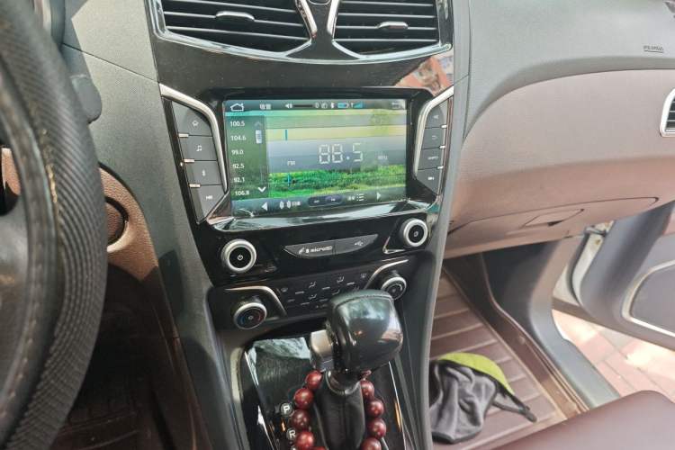 Used Haima V70 2016 1.5T Automatic "Comfort & Enjoyment" 6-Seater Audio And AC Panel
