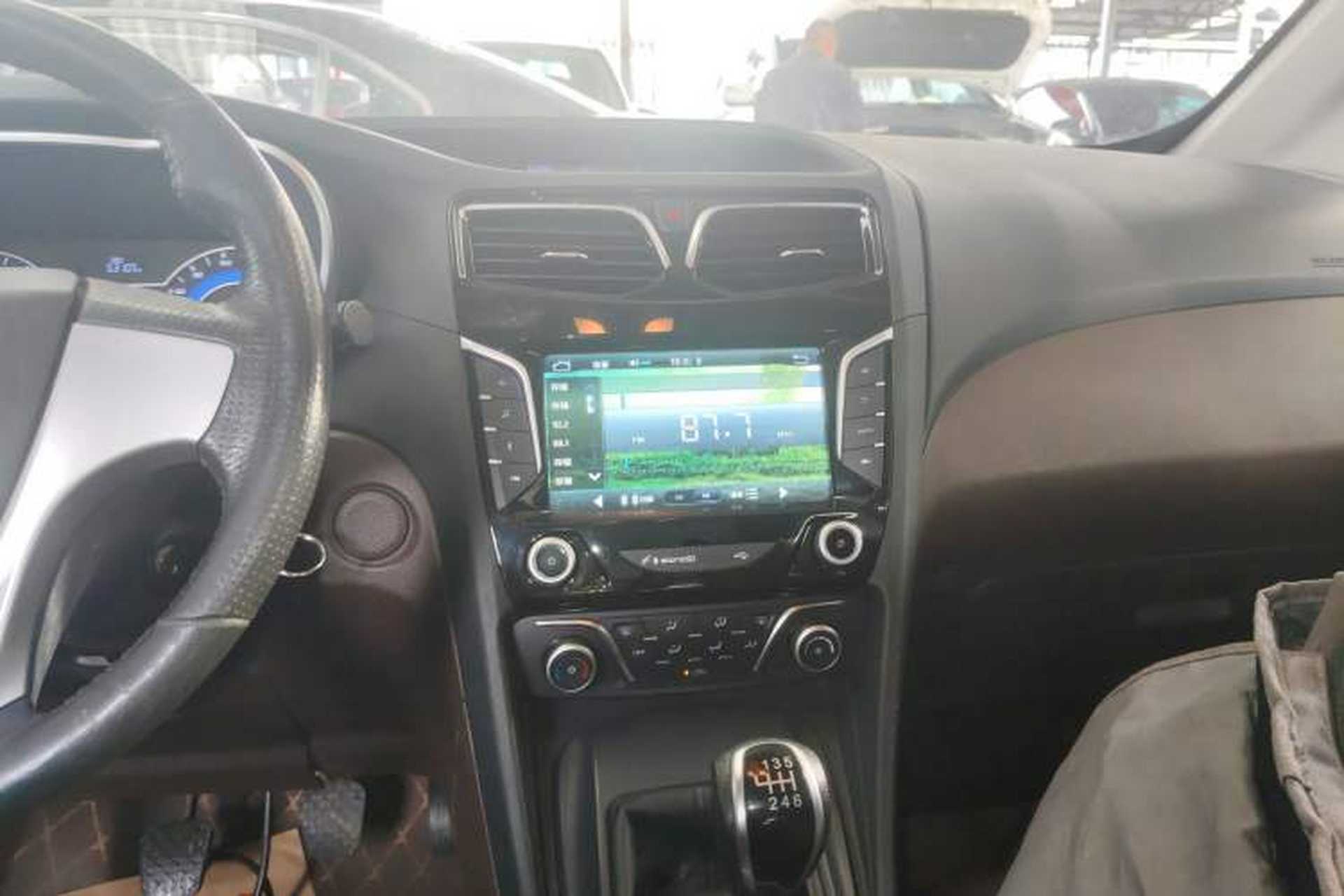 Used Haima V70 2016 2.0L Manual - Comfort Edition 6 Seats Audio And AC Panel