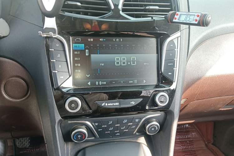 Used Haima V70 2016 2.0L Manual - Comfort Edition 6 Seats Audio And AC Panel
