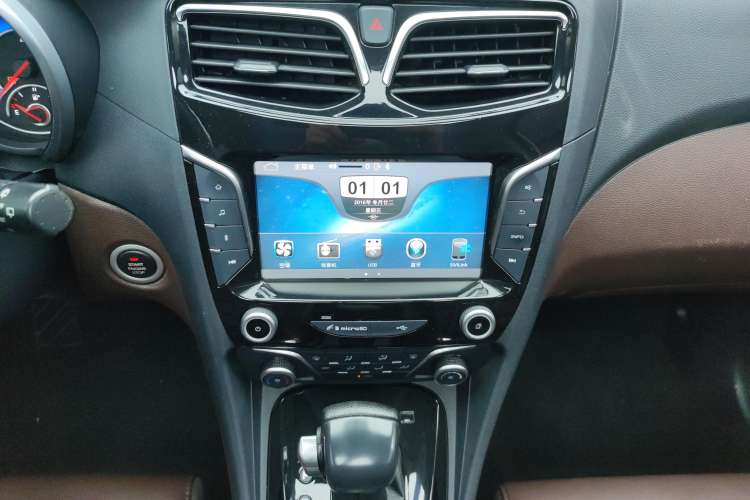 Used Haima V70 2016 1.5T Automatic - Comfort Plus Version 6 Seats Audio And AC Panel