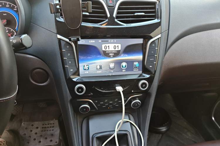 Used Haima V70 2016 2.0L Manual - Enjoyment Version 6 Seats Audio And AC Panel