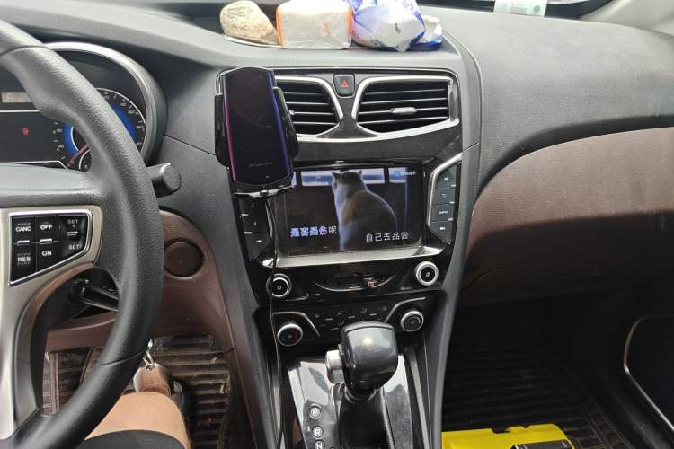 Used Haima V70 2016 1.5T Automatic "Comfort & Enjoyment" 6-Seater Audio And AC Panel