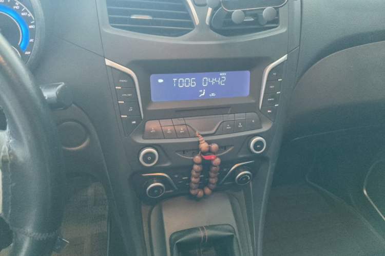 Used Haima V70 2016 2.0L Manual - Comfort Edition 5 Seats Audio And AC Panel