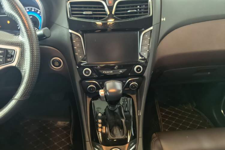 Used Haima V70 2016 1.5T Automatic Comfort Plus 7-Seater Audio And AC Panel