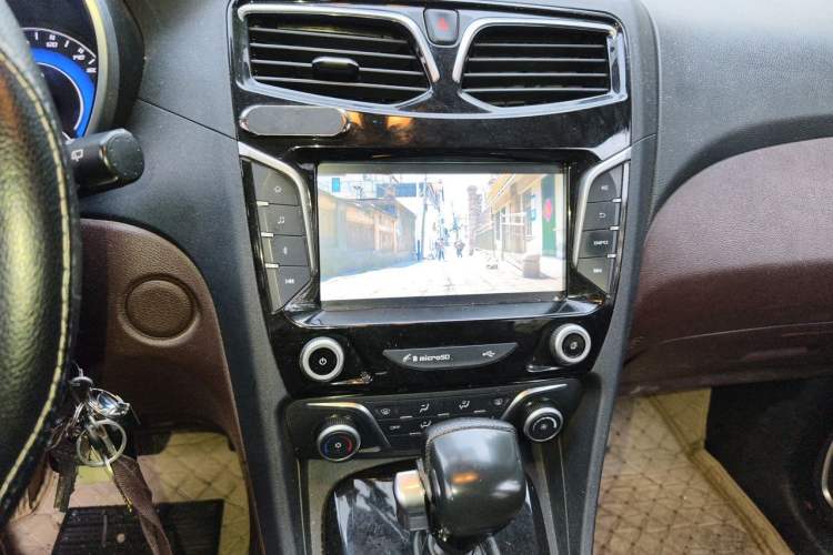 Used Haima V70 2016 1.5T Automatic "Comfort & Enjoyment" 6-Seater Audio And AC Panel
