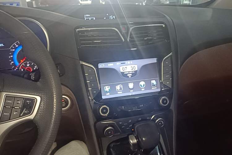 Used Haima V70 2016 1.5T Automatic - Comfort Plus Version 6 Seats Audio And AC Panel