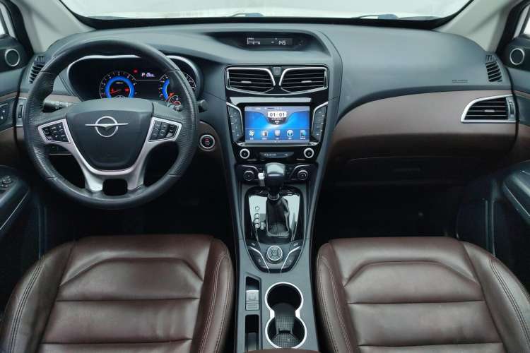 Used Haima V70 2016 1.5T Automatic - Comfort Plus Version 6 Seats Center Console