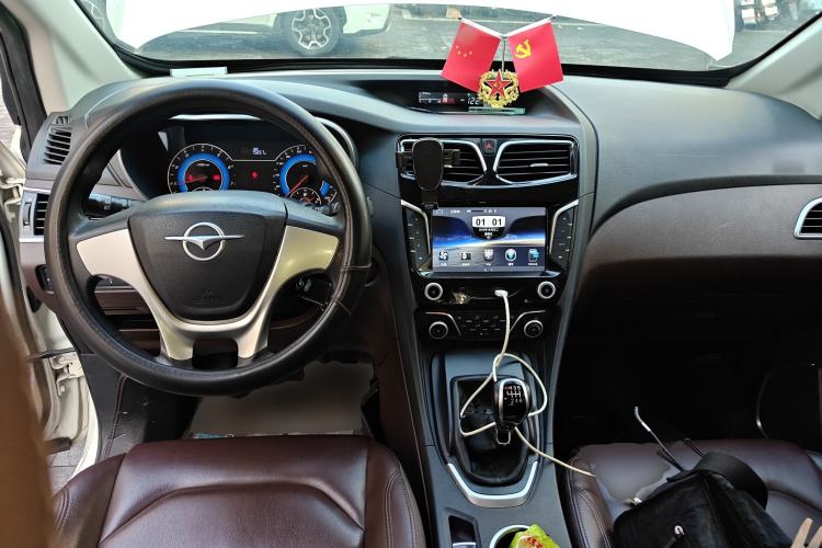 Used Haima V70 2016 2.0L Manual - Enjoyment Version 6 Seats Center Console