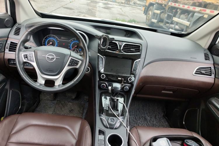 Used Haima V70 2016 1.5T Automatic - Comfort Plus Version 6 Seats Center Console