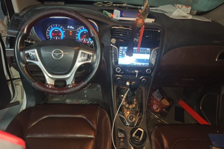Used Haima V70 2016 1.5T Automatic Comfort & Enjoyment Version 7 Seats Center Console