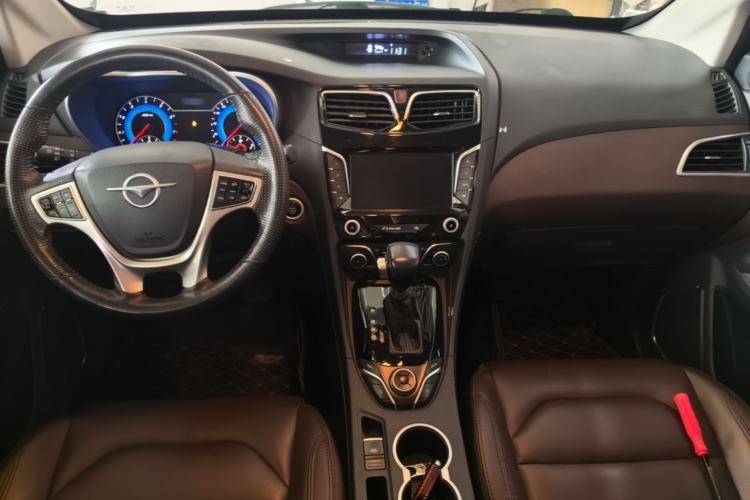 Used Haima V70 2016 1.5T Automatic Comfort Plus 7-Seater Center Console