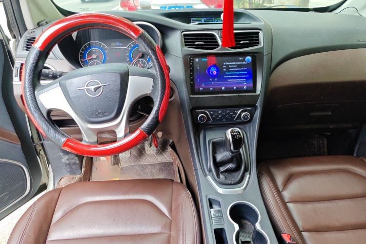 Used Haima V70 2016 2.0L Manual - Enjoyment Version 7 Seats Center Console