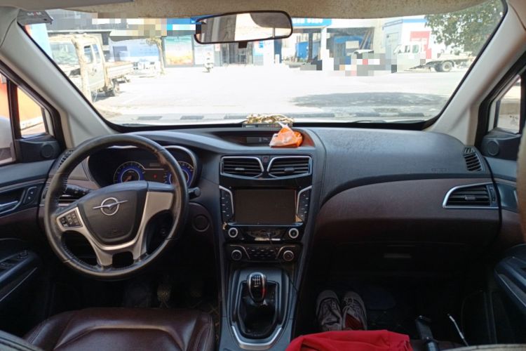 Used Haima V70 2016 2.0L Manual - Comfort Edition 6 Seats Center Console
