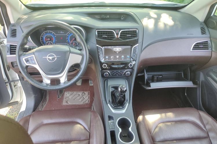 Used Haima V70 2016 2.0L Manual - Comfort Edition 6 Seats Center Console