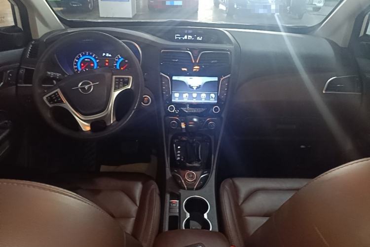 Used Haima V70 2016 1.5T Automatic - Comfort Plus Version 6 Seats Center Console
