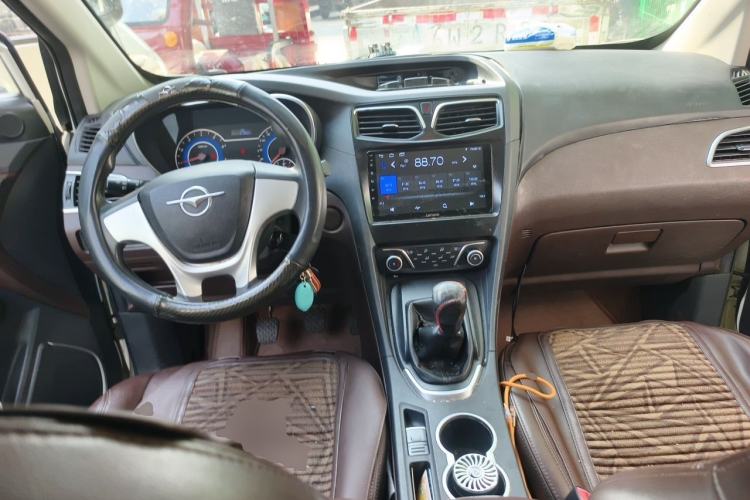 Used Haima V70 2016 2.0L Manual - Enjoyment Version 6 Seats Center Console