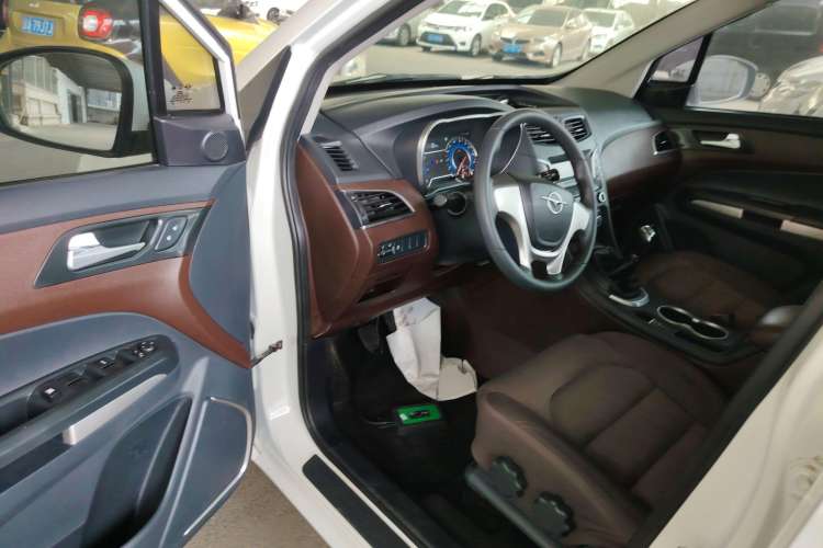 Used Haima V70 2016 2.0L Manual - Comfort Edition 5 Seats Driver Seat