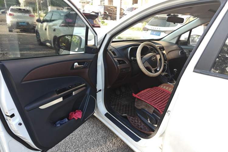 Used Haima V70 2016 2.0L Manual - Enjoyment Version 6 Seats Driver Seat