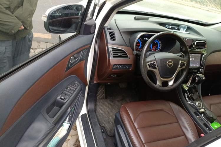 Used Haima V70 2016 1.5T Automatic Comfort Plus 7-Seater Driver Seat