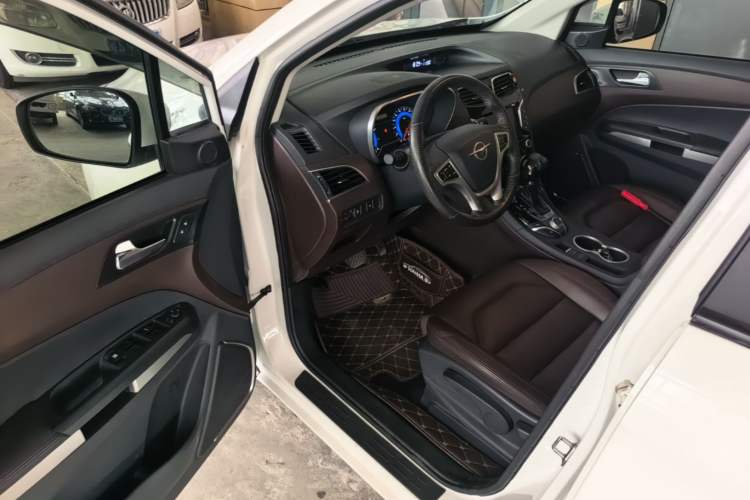 Used Haima V70 2016 1.5T Automatic Comfort Plus 7-Seater Driver Seat