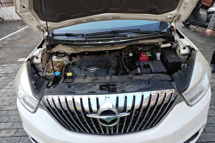 Used Haima V70 2016 2.0L Manual - Enjoyment Version 6 Seats Engine Bay