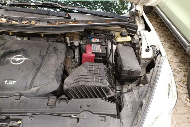 Used Haima V70 2016 1.5T Automatic Comfort Plus 7-Seater Engine Bay Left
