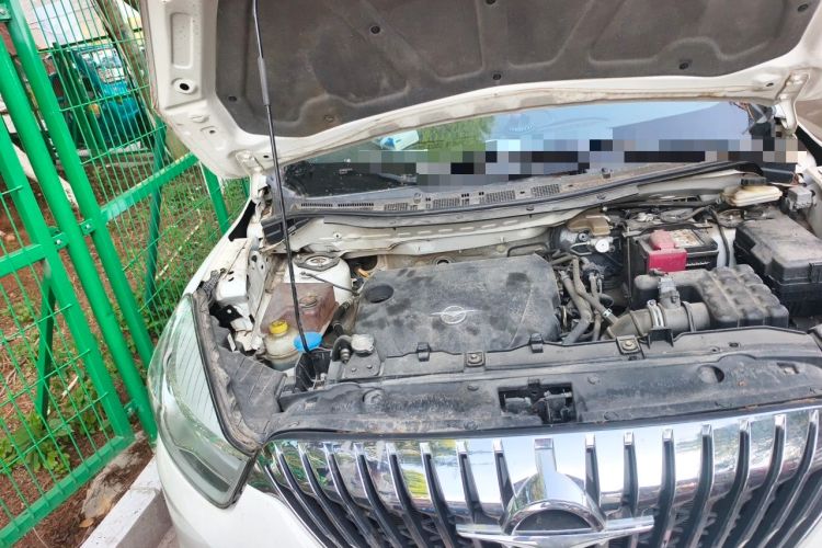 Used Haima V70 2016 2.0L Manual - Enjoyment Version 6 Seats Engine Bay Right