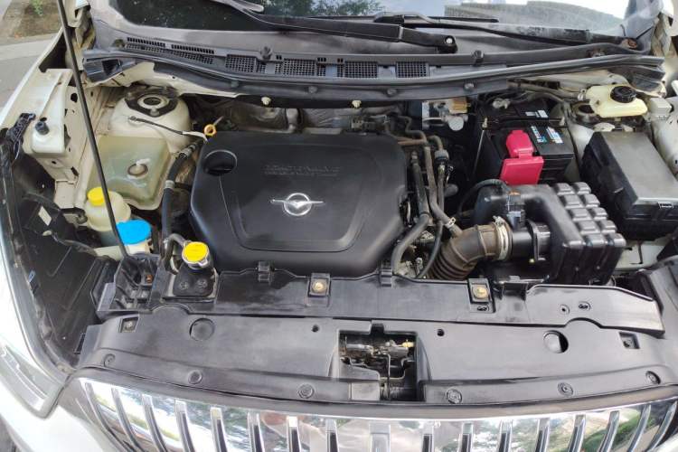 Used Haima V70 2016 2.0L Manual - Comfort Edition 6 Seats Engine Bay
