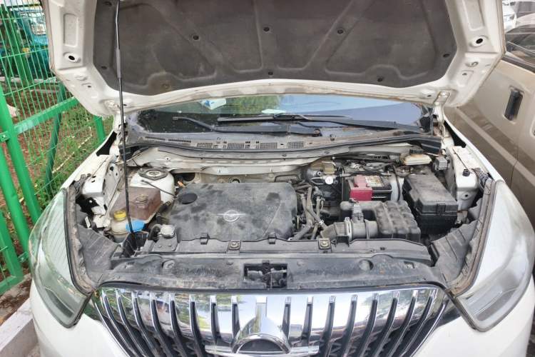Used Haima V70 2016 2.0L Manual - Enjoyment Version 6 Seats Engine Bay