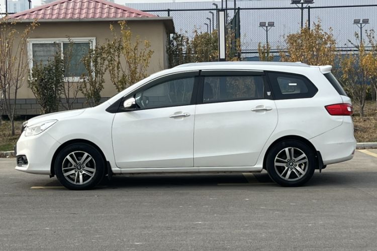 Used Haima V70 2016 2.0L Manual - Comfort Edition 6 Seats Exterior 3