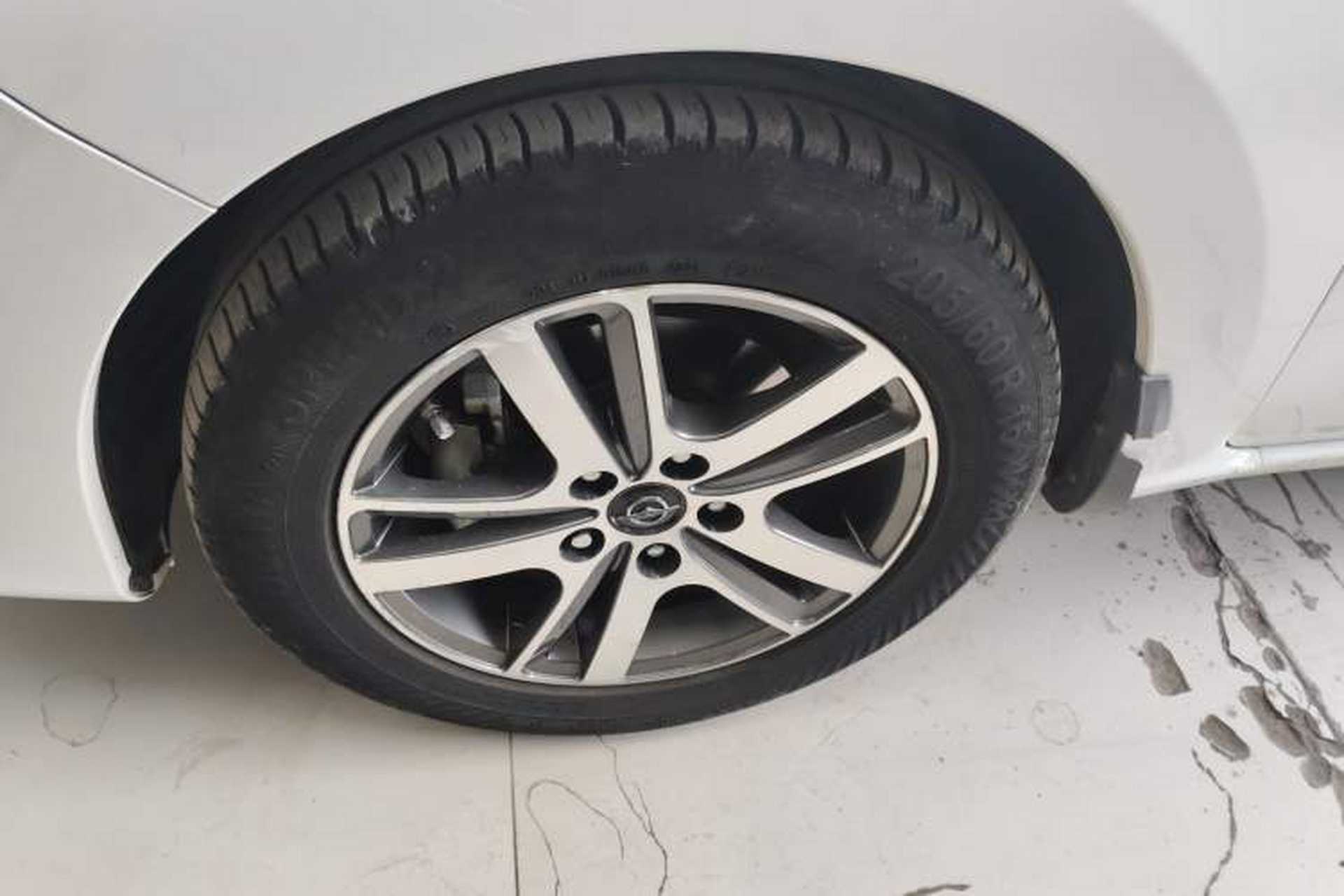 Used Haima V70 2016 2.0L Manual - Comfort Edition 6 Seats Exterior 4