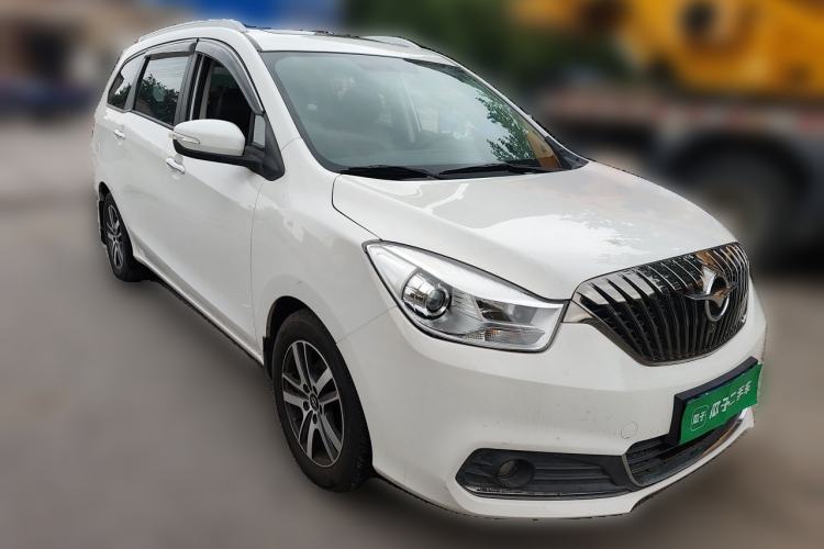 Used Haima V70 2016 1.5T Automatic - Comfort Plus Version 6 Seats Front Right 45 Deg