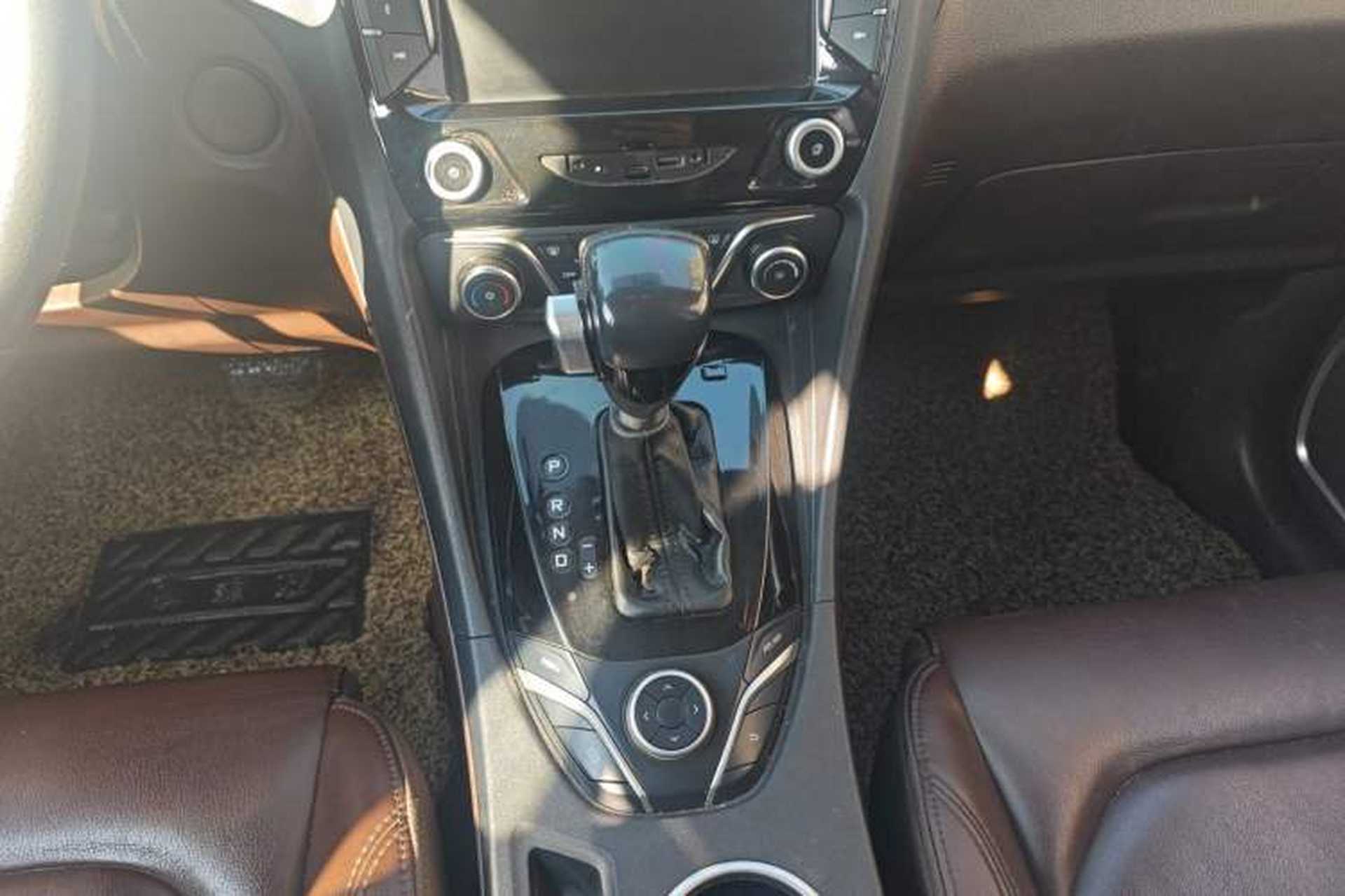 Used Haima V70 2016 1.5T Automatic "Comfort & Enjoyment" 6-Seater Gear Lever