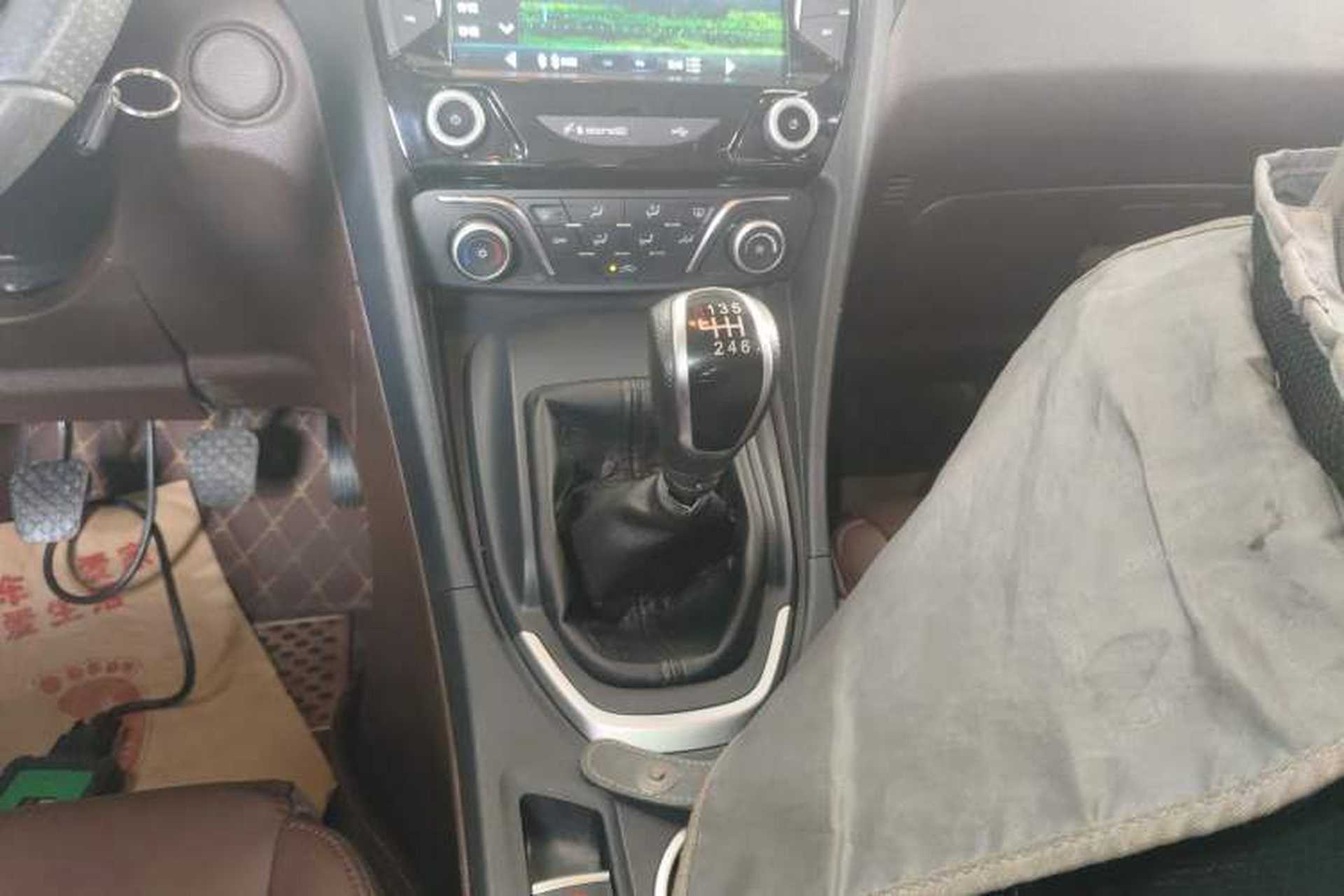 Used Haima V70 2016 2.0L Manual - Comfort Edition 6 Seats Gear Lever