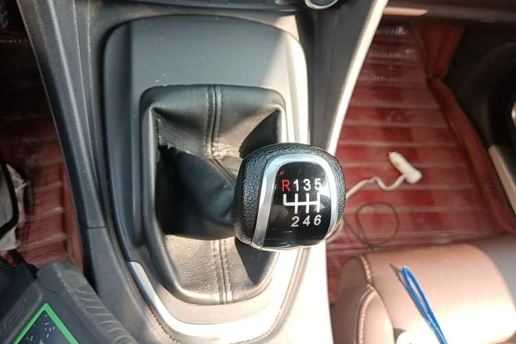 Used Haima V70 2016 2.0L Manual - Comfort Edition 6 Seats Gear Lever
