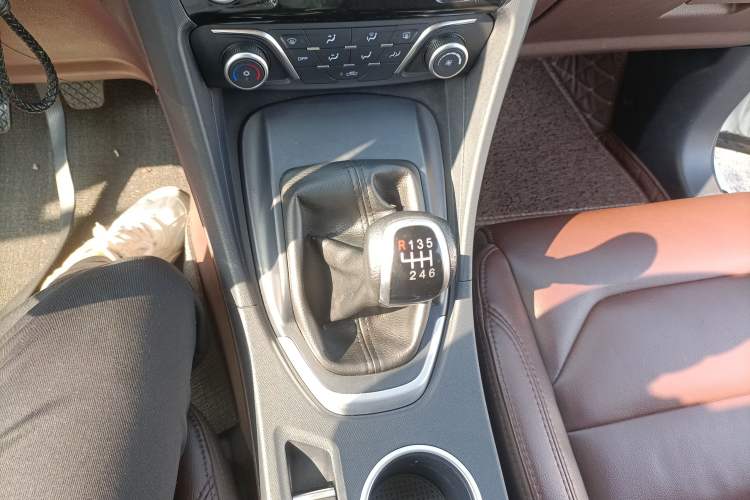 Used Haima V70 2016 2.0L Manual - Enjoyment Version 6 Seats Gear Lever