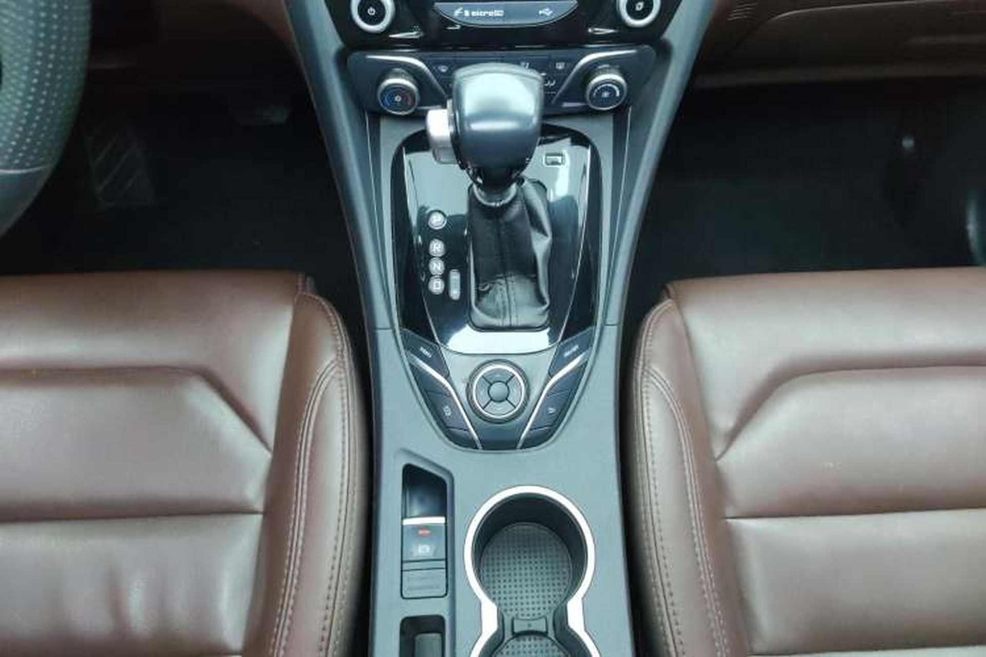 Used Haima V70 2016 1.5T Automatic - Comfort Plus Version 6 Seats Gear Lever
