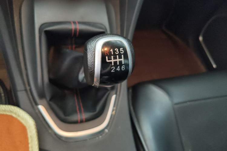 Used Haima V70 2016 2.0L Manual - Comfort Edition 5 Seats Gear Lever