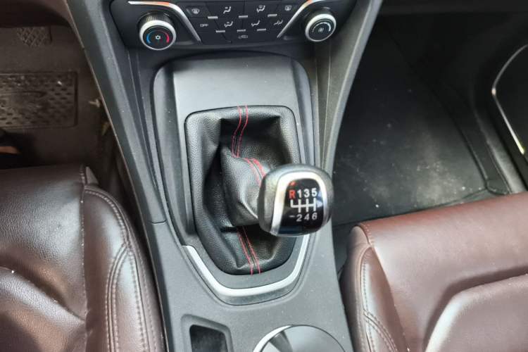 Used Haima V70 2016 2.0L Manual - Enjoyment Version 6 Seats Gear Lever