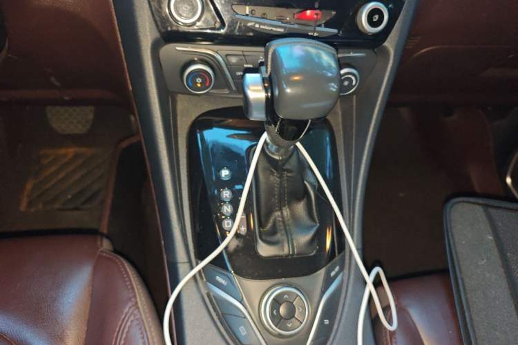 Used Haima V70 2016 1.5T Automatic - Comfort Plus Version 6 Seats Gear Lever