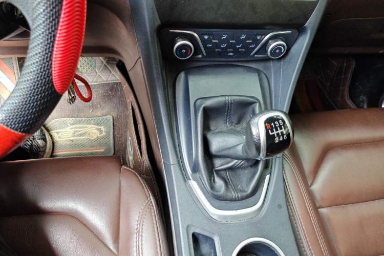 Used Haima V70 2016 2.0L Manual - Enjoyment Version 7 Seats Gear Lever