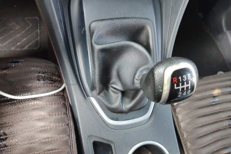 Used Haima V70 2016 2.0L Manual - Comfort Edition 6 Seats Gear Lever