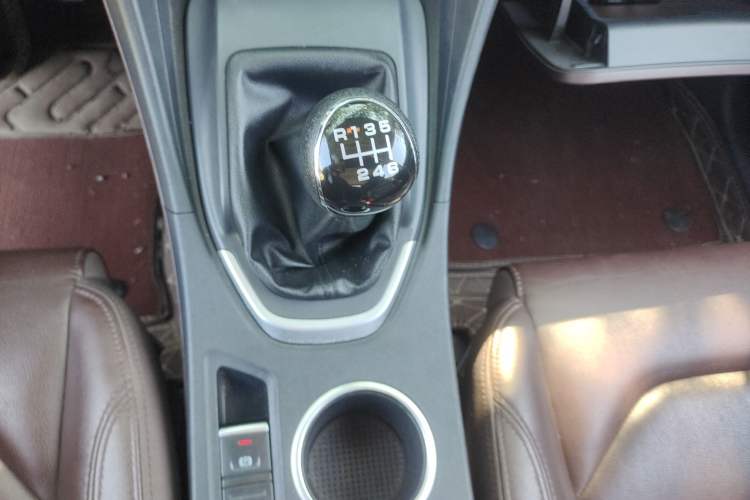 Used Haima V70 2016 2.0L Manual - Comfort Edition 6 Seats Gear Lever