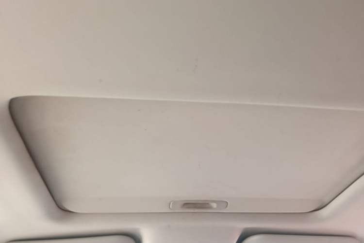 Used Haima V70 2016 2.0L Manual - Comfort Edition 6 Seats Headliner