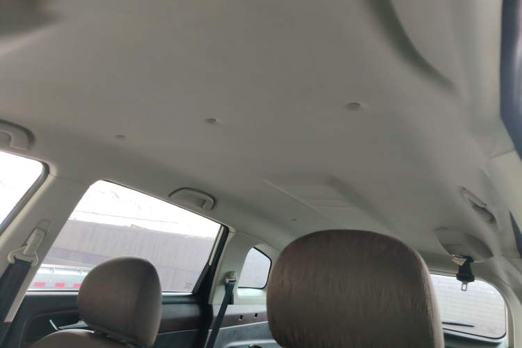 Used Haima V70 2016 2.0L Manual - Comfort Edition 5 Seats Headliner