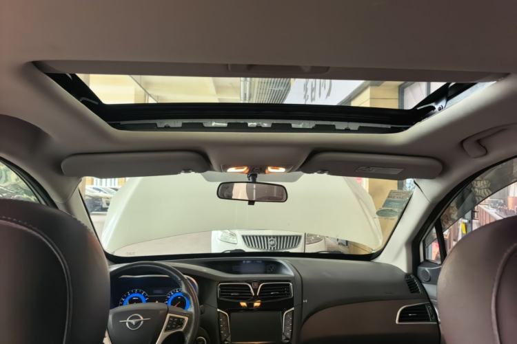 Used Haima V70 2016 1.5T Automatic Comfort Plus 7-Seater Headliner
