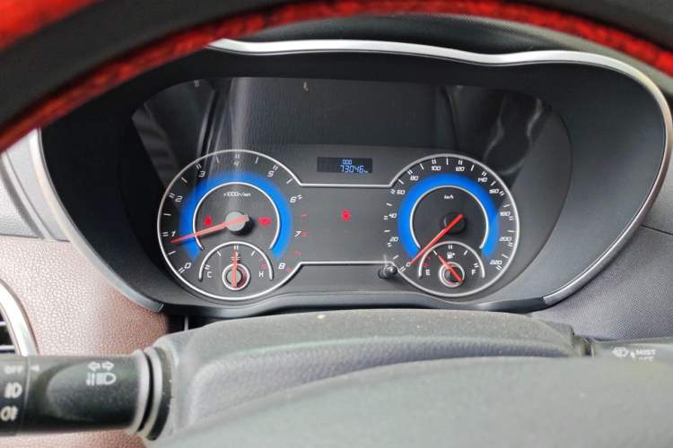 Used Haima V70 2016 2.0L Manual - Enjoyment Version 7 Seats Instrument Cluster