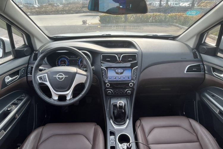 Used Haima V70 2016 2.0L Manual - Comfort Edition 6 Seats Interior 1