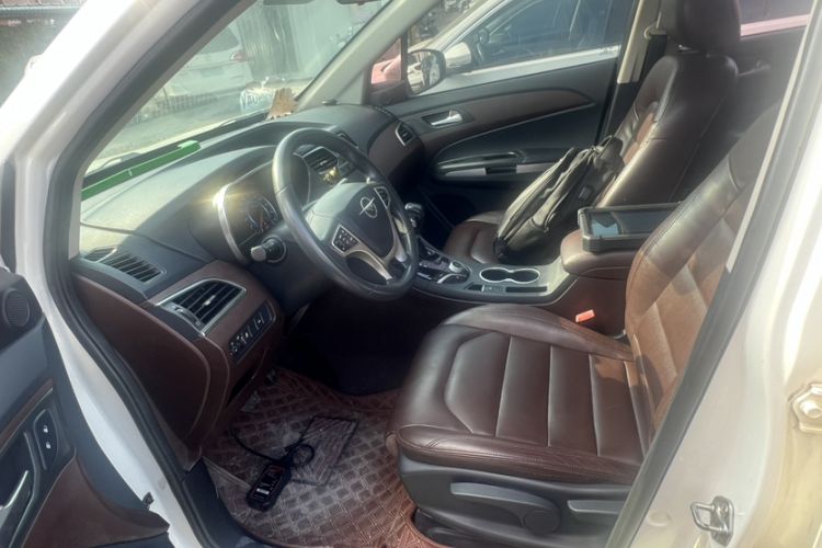 Used Haima V70 2016 1.5T Automatic "Comfort & Enjoyment" 6-Seater Interior 4
